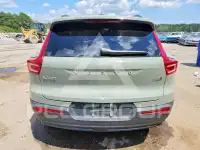 2025 Volvo XC40 фото