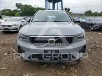 2025 Volvo XC40 фото