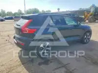 2025 Volvo XC40 фото