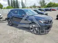2025 Volvo XC40 photo
