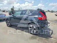 2025 Volvo XC40 photo