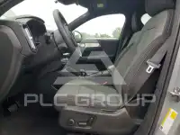 2025 Volvo XC40 фото