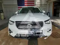 2025 Volvo XC40 фото