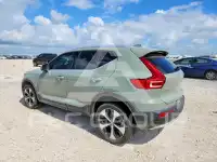 2025 Volvo XC40 фото