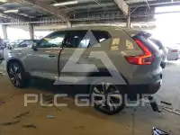 2025 Volvo XC40 фото