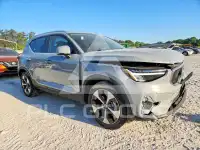 2025 Volvo XC40 фото
