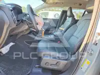 2025 Volvo XC40 фото