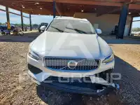 2025 Volvo V60 фото