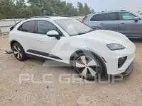 2025 Porsche MACAN photo