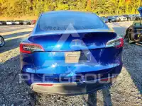 2025 Tesla Model Y фото