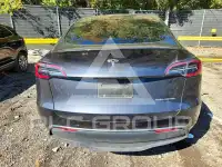 2025 Tesla Model Y фото