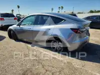 2025 Tesla Model Y фото