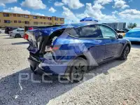 2025 Tesla Model Y фото