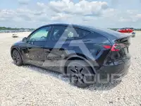 2025 Tesla Model Y фото