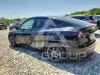 2025 Tesla Model Y фото