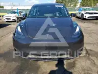 2025 Tesla Model Y фото