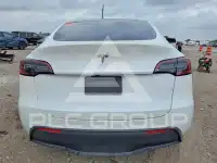 2025 Tesla Model Y фото