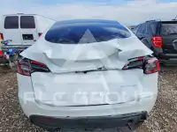 2025 Tesla Model Y фото