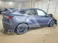 2025 Tesla Model Y photo
