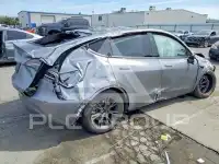 2025 Tesla Model Y фото