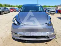 2025 Tesla Model Y photo