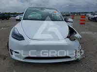 2025 Tesla Model Y фото