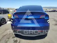 2025 Tesla Model Y фото
