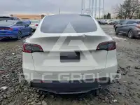2025 Tesla Model Y фото