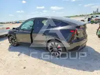 2025 Tesla Model Y фото