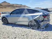 2025 Tesla Model Y фото