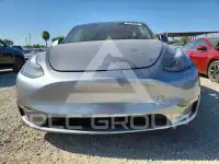 2025 Tesla Model Y фото
