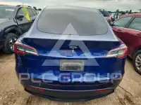 2025 Tesla Model Y фото