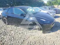 2025 Tesla Model Y фото