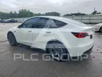 2025 Tesla Model Y фото