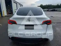 2025 Tesla Model Y фото