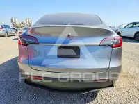 2025 Tesla Model Y фото