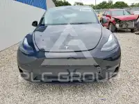 2025 Tesla Model Y фото