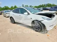 2025 Tesla Model Y фото