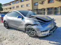 2025 Tesla Model Y фото