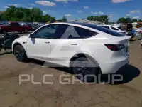 2025 Tesla Model Y фото