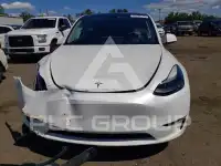 2025 Tesla Model Y фото