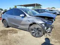 2025 Tesla Model Y фото