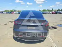 2025 Tesla Model Y фото