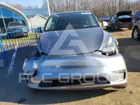 2025 Tesla Model Y фото
