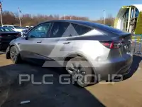 2025 Tesla Model Y фото