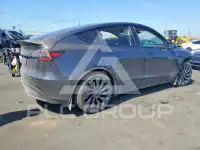 2025 Tesla Model Y фото