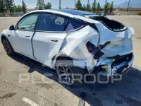 2025 Tesla Model Y фото