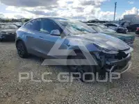 2025 Tesla Model Y фото