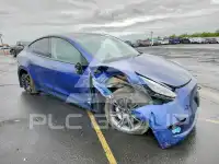 2025 Tesla Model Y фото
