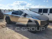 2025 Tesla Cybertruck photo